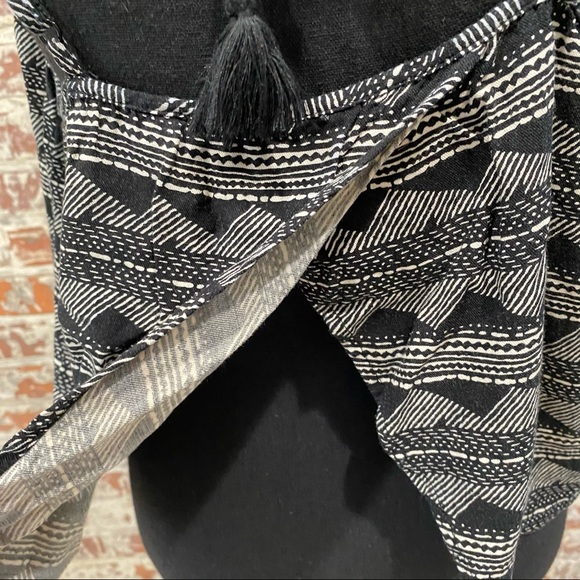 Gab Kate| Aztec Summer Vibes Crop top - Picture 7 of 7